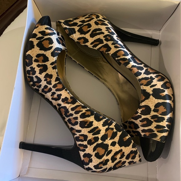 Shoes - Picture 1 of 4